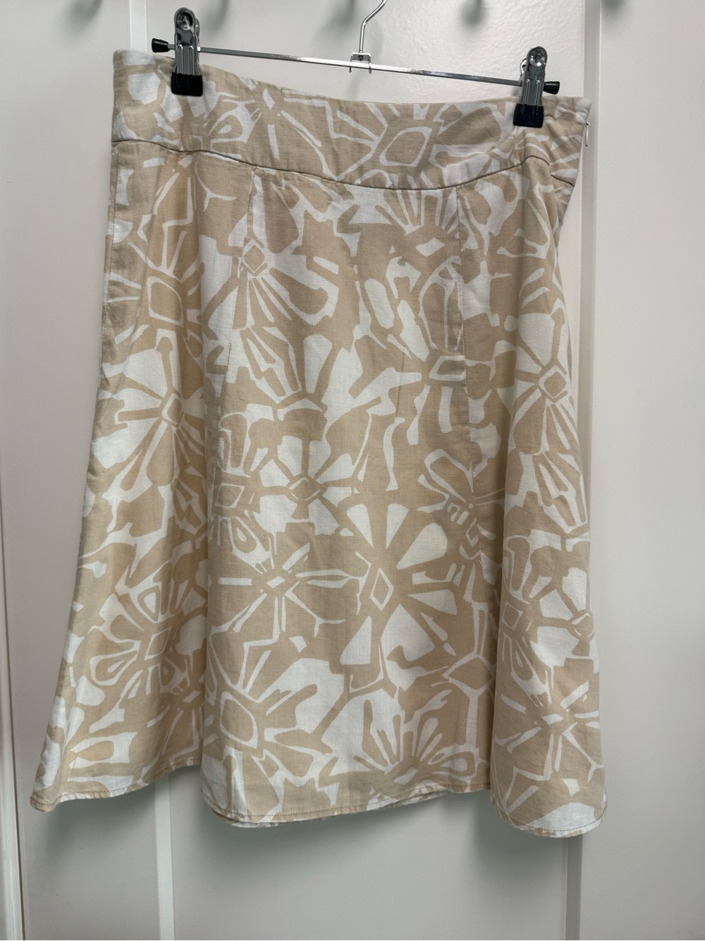GAP Beige and White Floral Skater Skirt